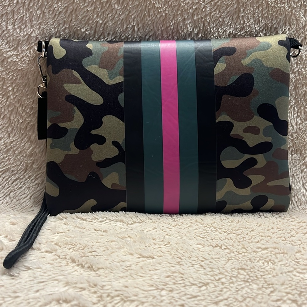 PRENELOVE PreneLOVE Pink Army Wristlet - Picture 7 of 9
